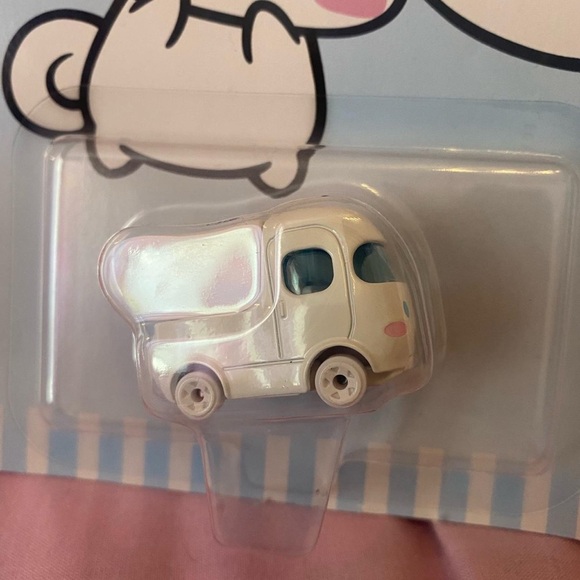 Hot Wheels Sanrio Character Car Set - Hello Kitty, Cinnamoroll, My Melody - Picture 6 of 8
